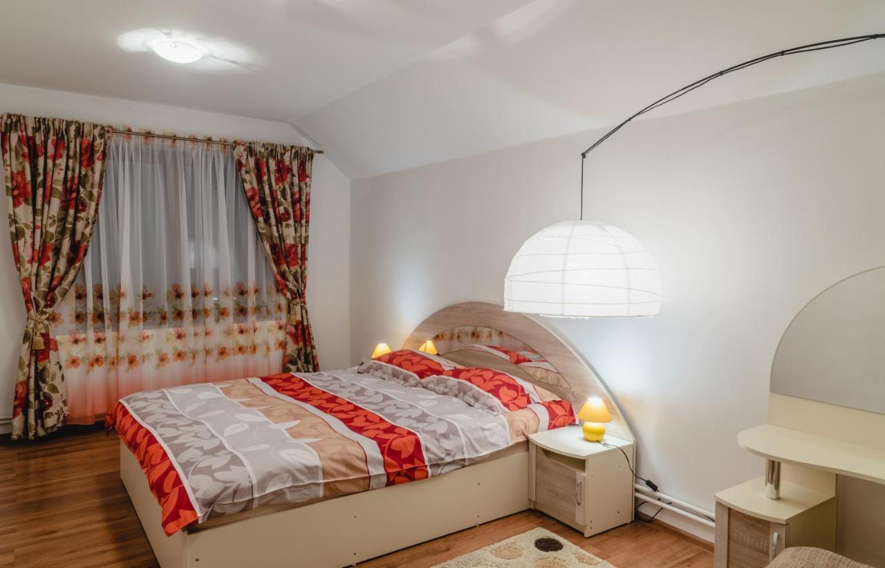 Smb Holiday Apartment Braşov Buitenkant foto